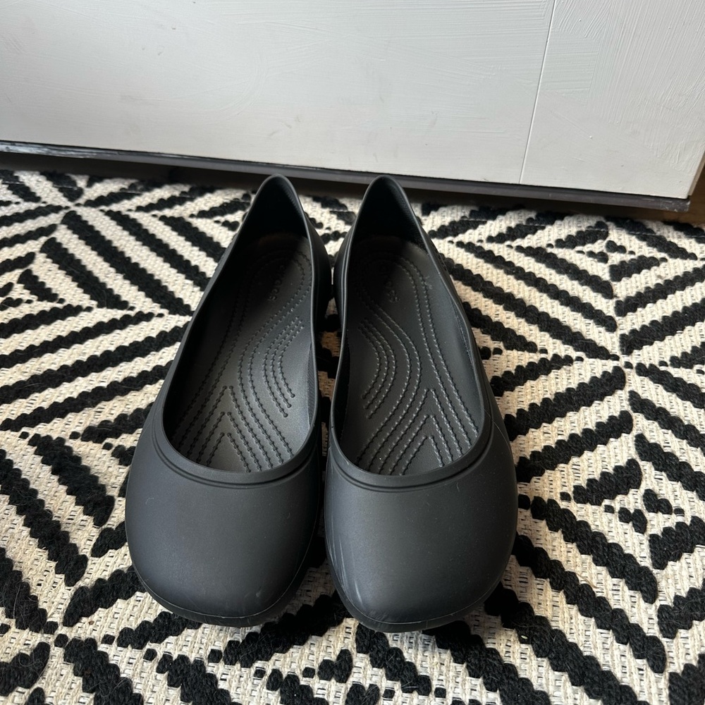 CROCS Black Flats